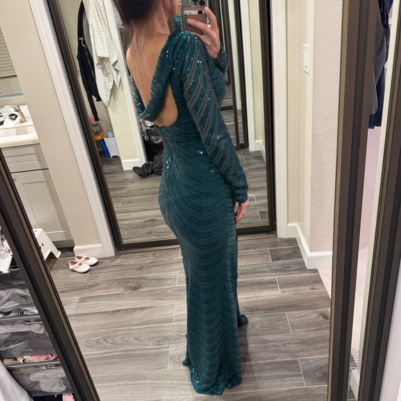 Gorgeous Holiday Gown - Picture 6 of 7